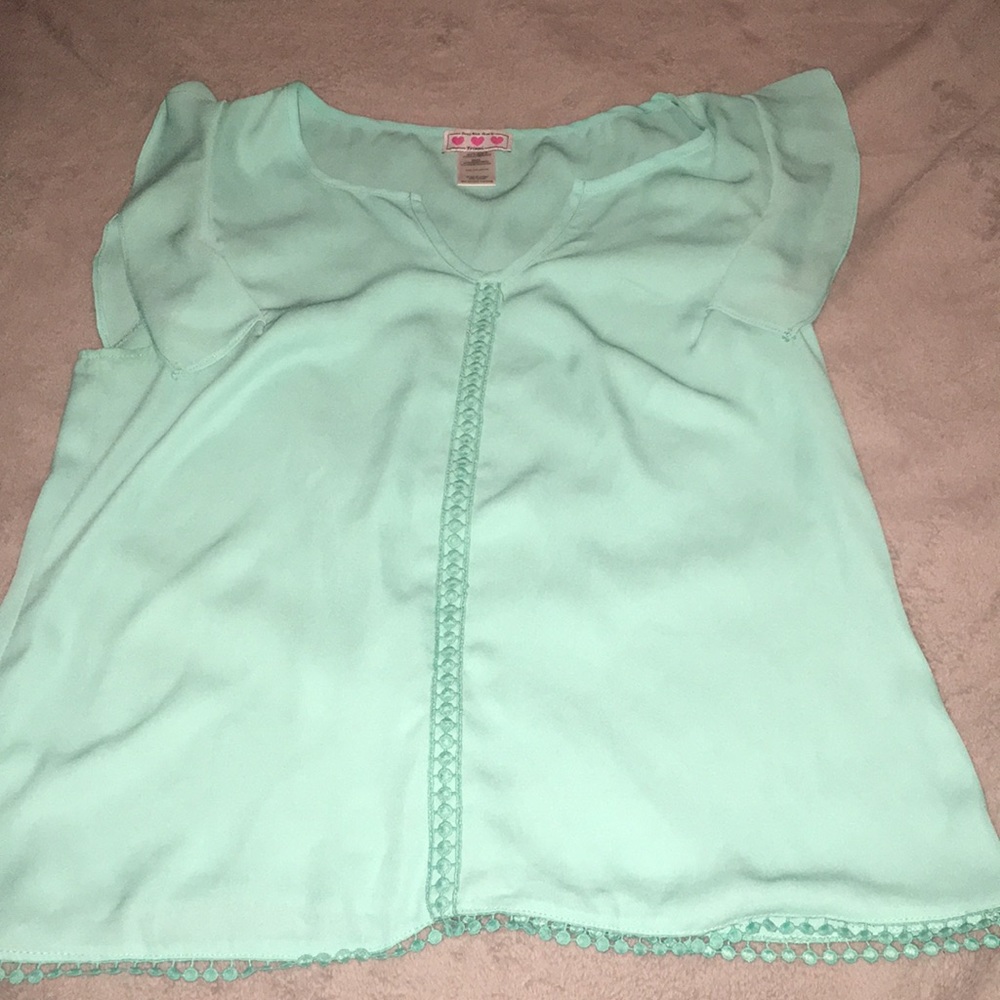 Super cute bright green shirt !!